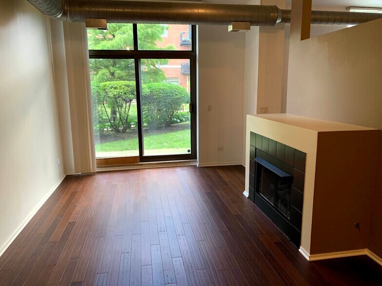 Building Photo - 1000 E 53rd St