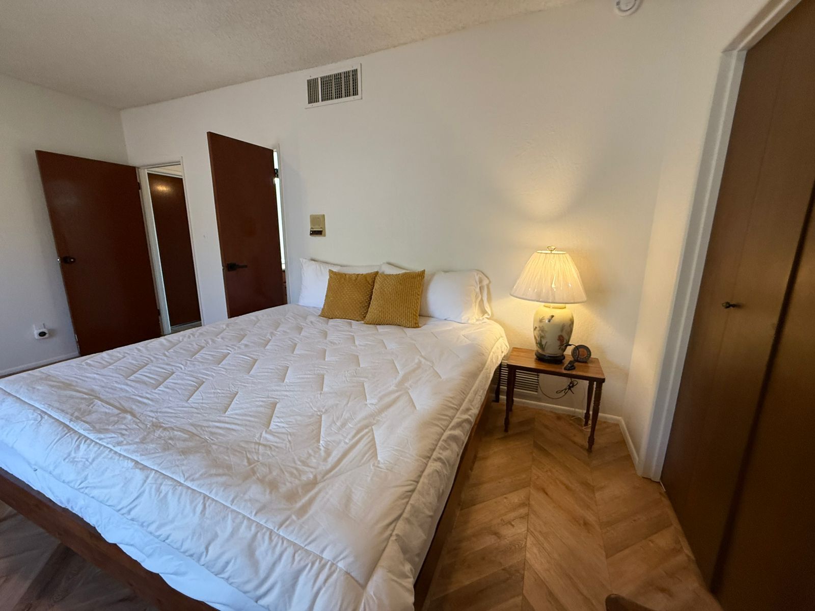 Building Photo - 1402 E Big Rock Rd