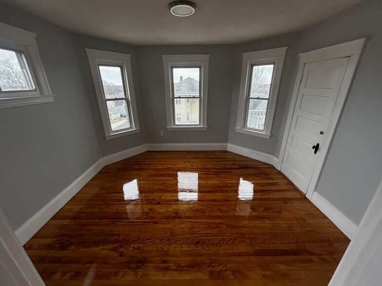 Building Photo - 7 Dartmouth St