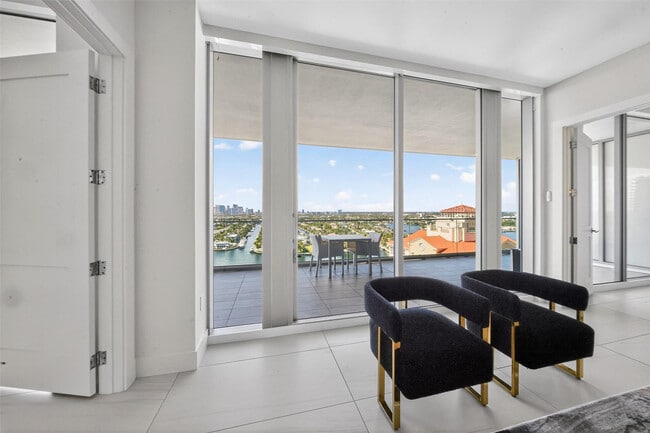 Building Photo - 153 N Seabreeze Blvd