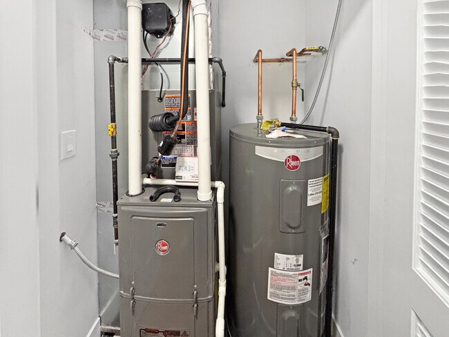 Building Photo - 2127 W 18th St