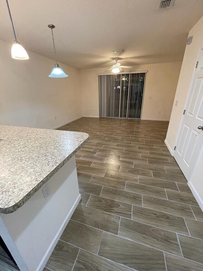 Building Photo - 1438 Chelsea Dr