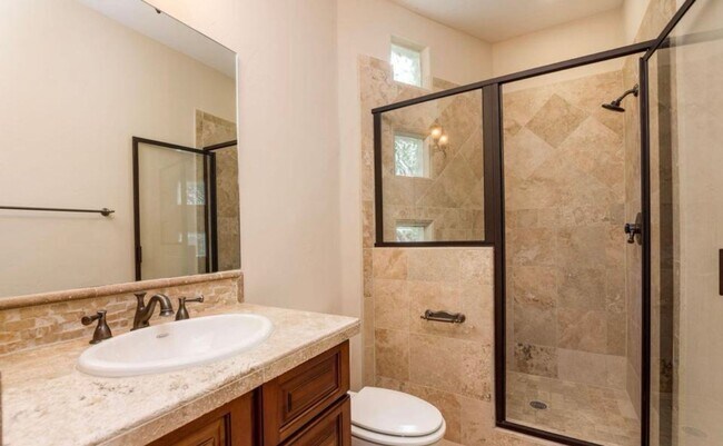 Building Photo - 3022 Lookout Ridge Dr
