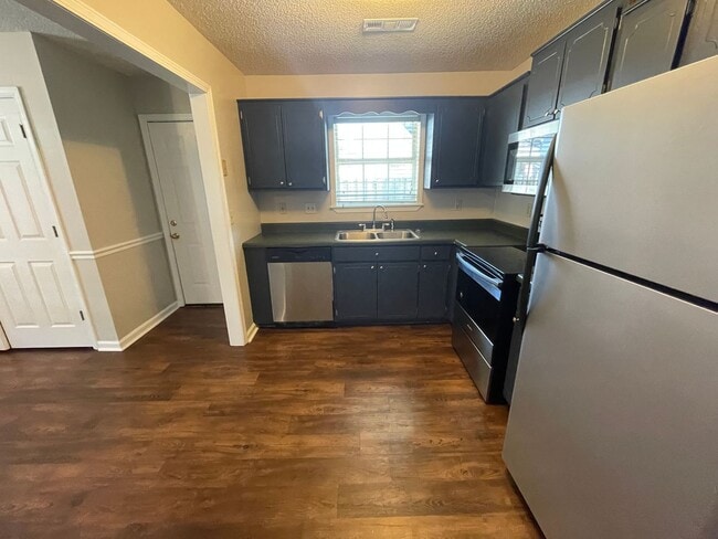 Building Photo - 1004 Creekside Pl