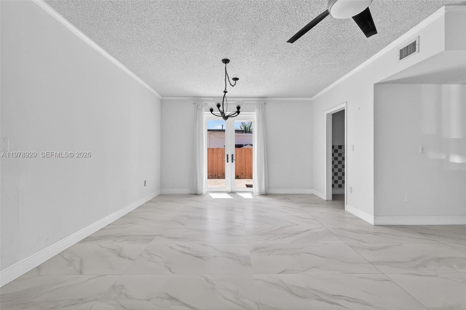 Building Photo - 1470 N Treasure Dr