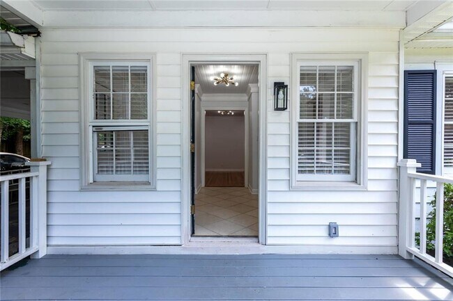 Building Photo - 1311 Roxboro Dr NE