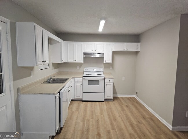 Building Photo - 210 Sabal Dr