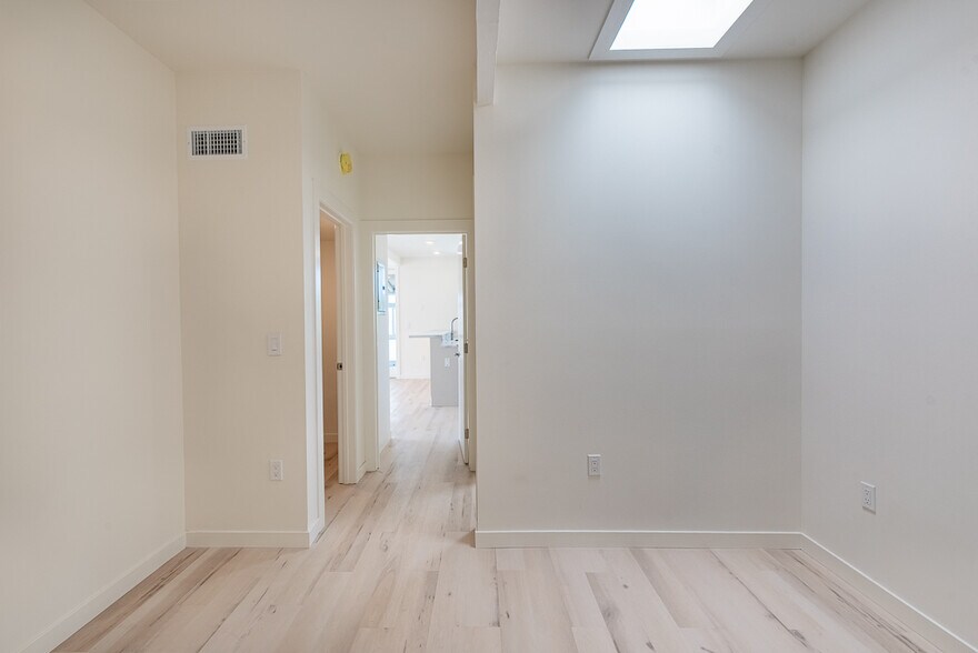 Building Photo - 7277 Birdview Ave