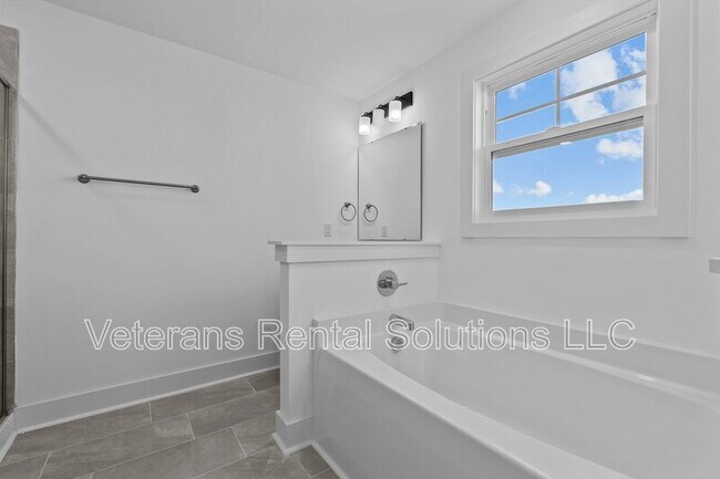 Building Photo - 136 Bourbon St