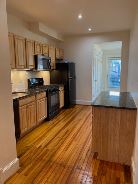 Building Photo - 115 17th St SE