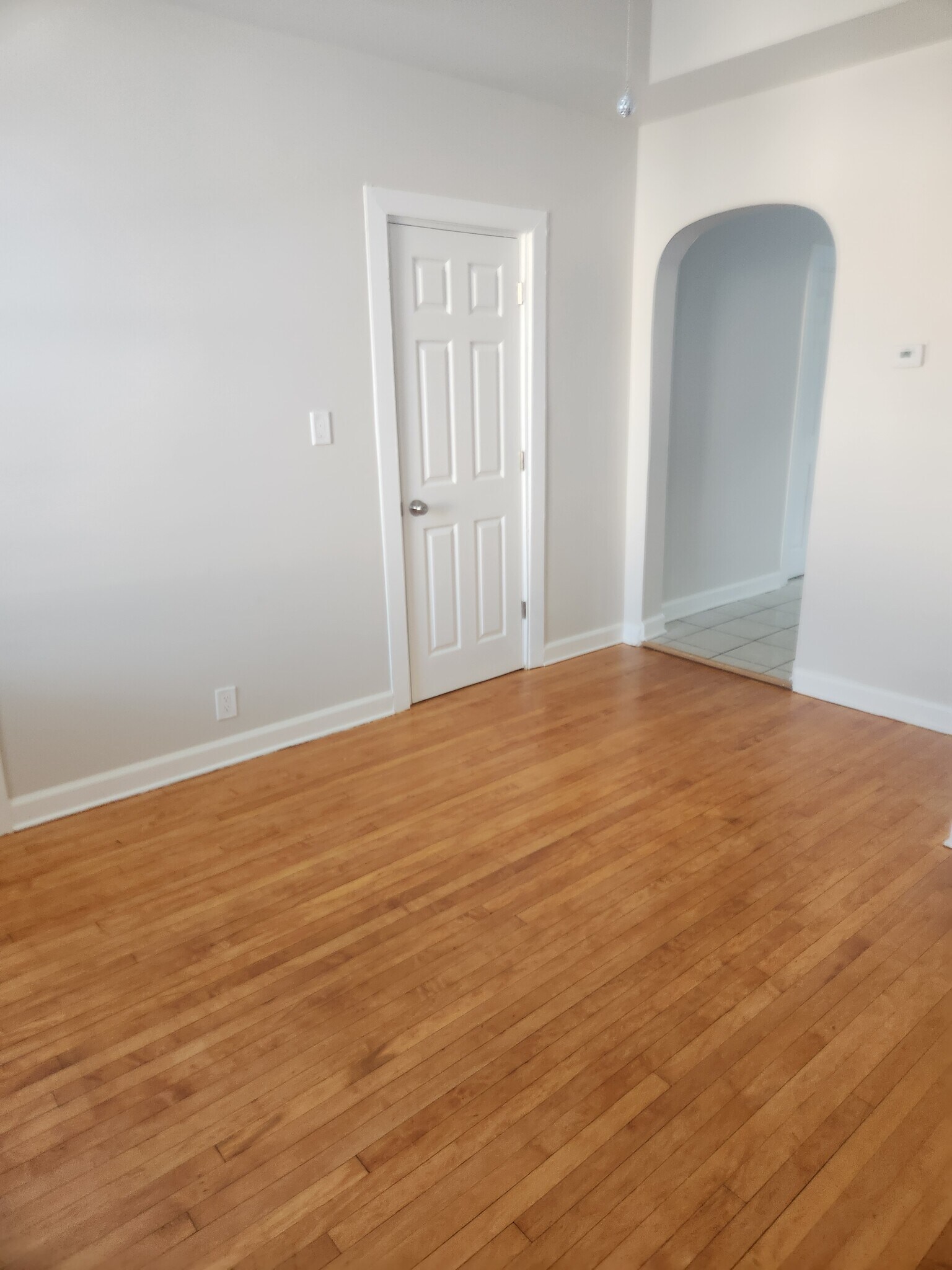 Living Room - 2326 S Homan Ave