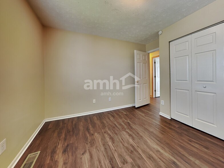 Building Photo - 2565 Chateaugay Ct