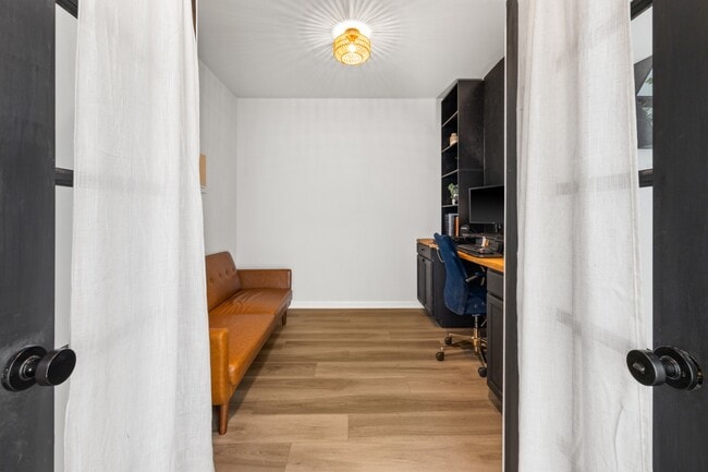 Building Photo - 119 Holloway Hl