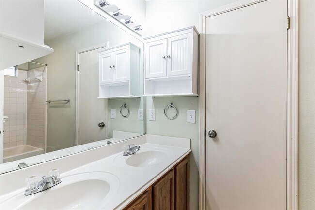 Building Photo - 313 Caladium Dr