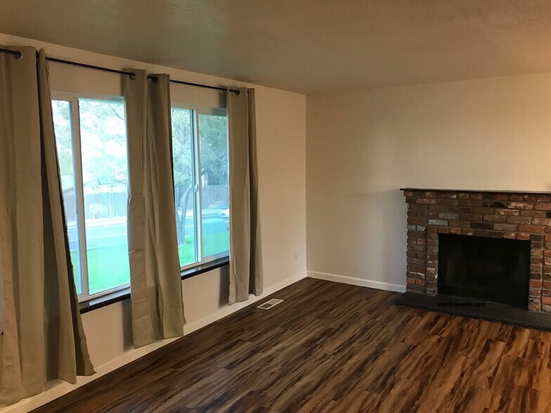 Building Photo - 1001 S Zillah Ct