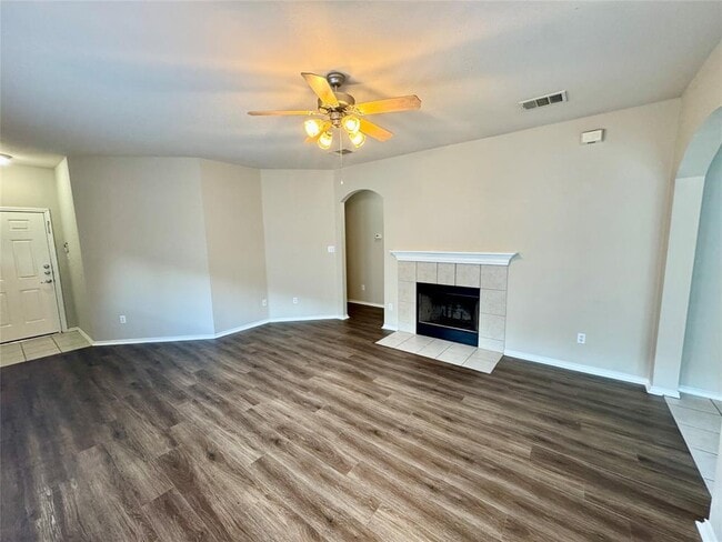 Building Photo - 2110 Charlotte Estates Dr
