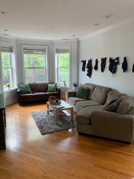 Building Photo - 3747 W Wrightwood Ave
