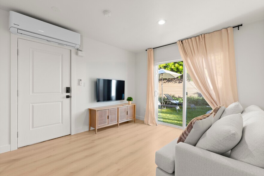 Building Photo - 12801 Waddell St