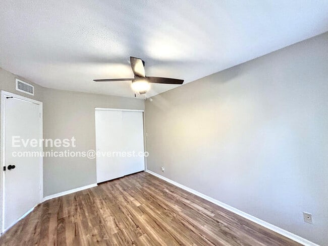Building Photo - 6563 Poplar Woods Cir S