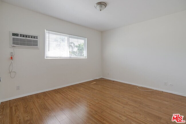 Building Photo - 2210 S Sycamore Ave