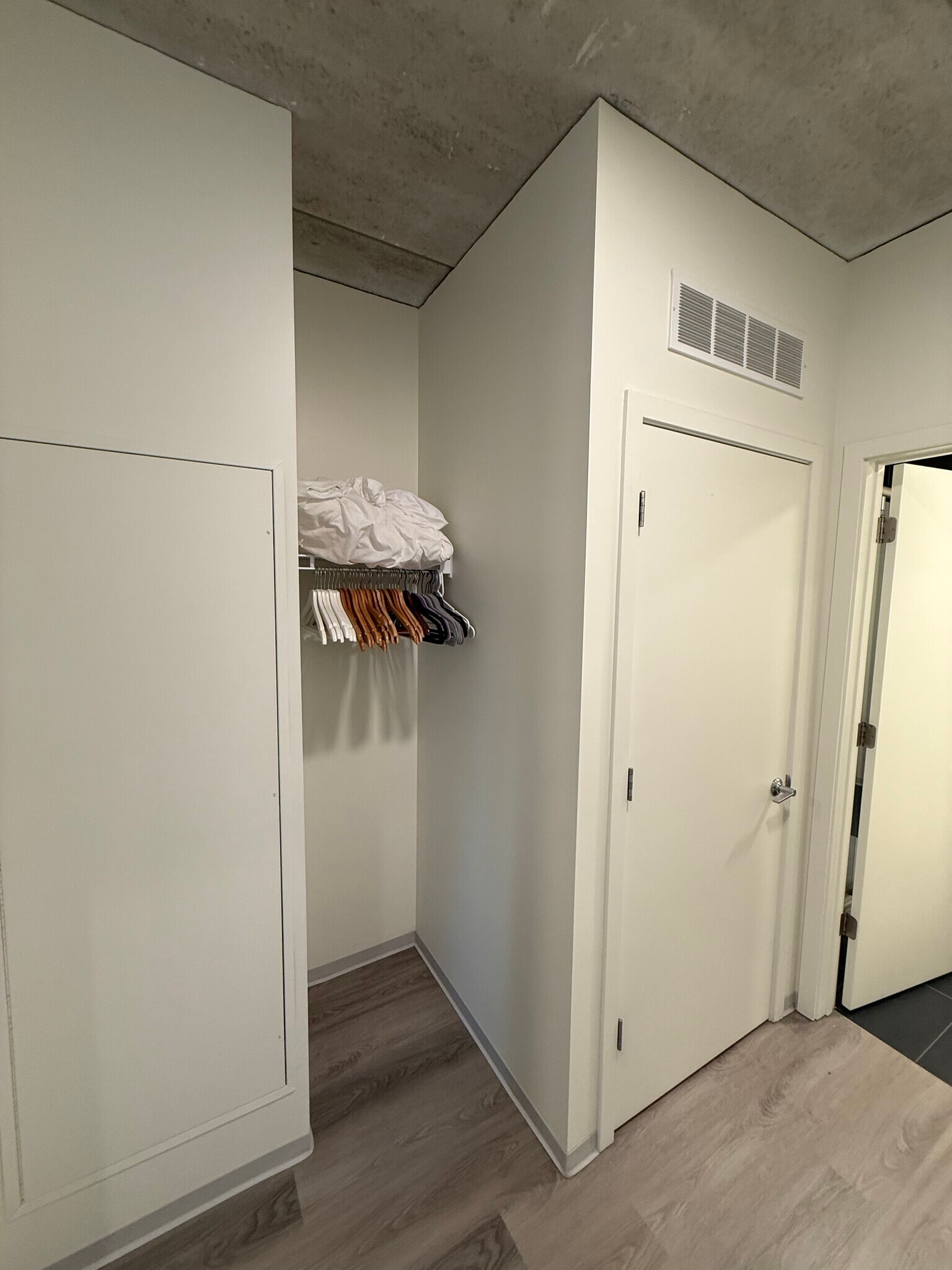 Building Photo - 334 W Schiller St