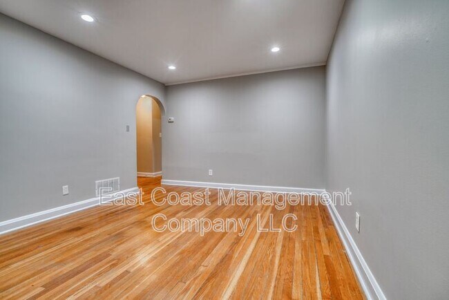 Building Photo - 9616 Mason Ave