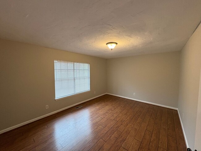 Building Photo - For Rent