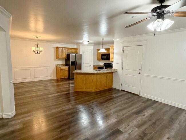 Building Photo - 496 S 2150 W