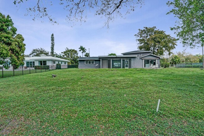 Building Photo - 6700 E Tropical Way