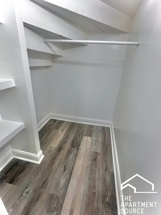 Building Photo - 2937 N Fairfield Ave