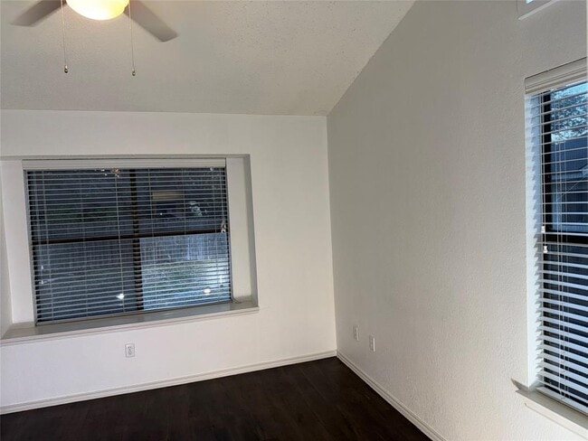 Building Photo - 1321 Piney Creek Ln