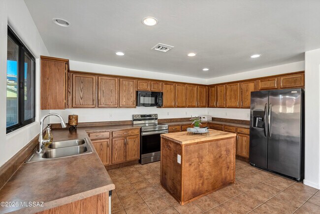 Building Photo - 4830 S VALLECANO Dr