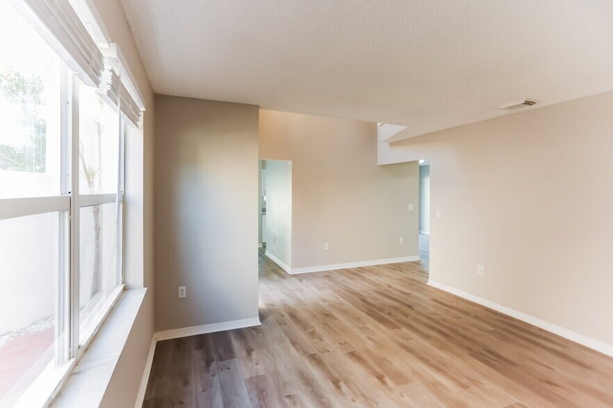 Building Photo - 15321 SW 46th Ct