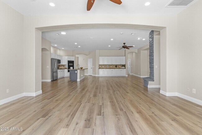Building Photo - 9733 W Hedge Hog Pl