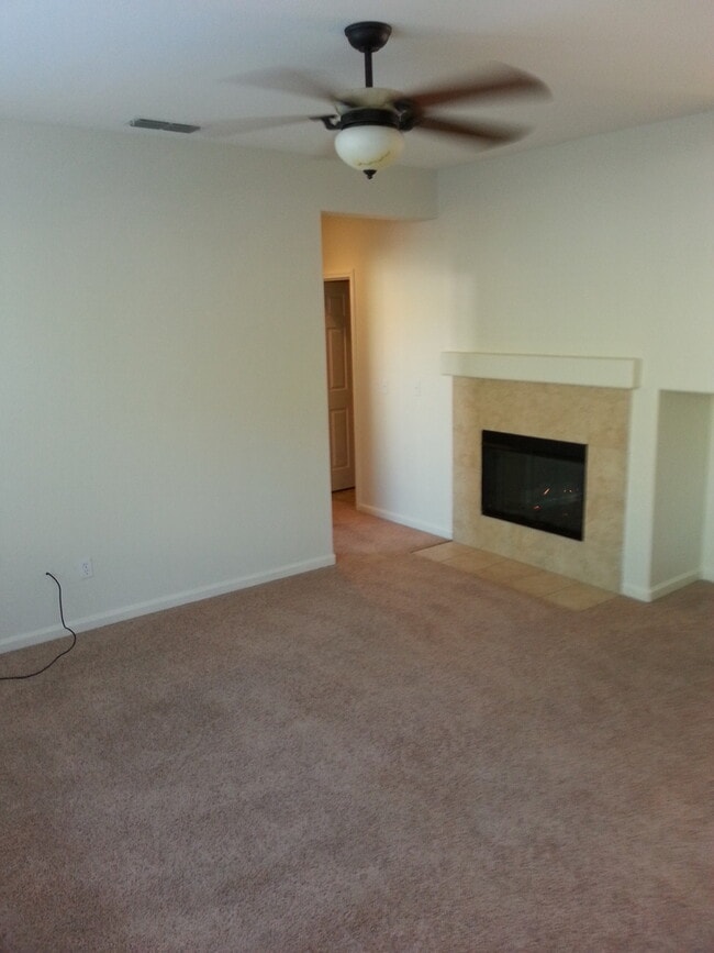 Building Photo - Elk Grove
