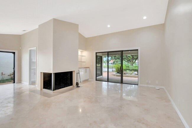 Building Photo - 6740 Lago Vista Terrace