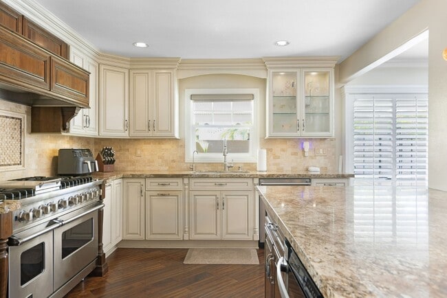 Building Photo - Modern Luxury in Cypress – 4BR Home with H...
