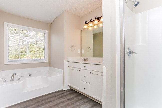 Building Photo - 816 Ruswood Rd