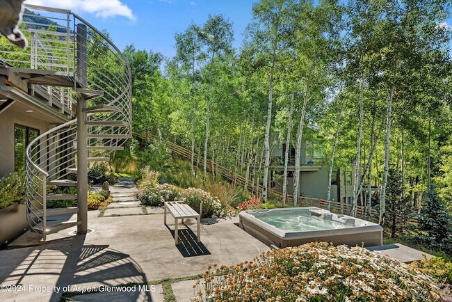 Building Photo - 552 Mountain Laurel Dr