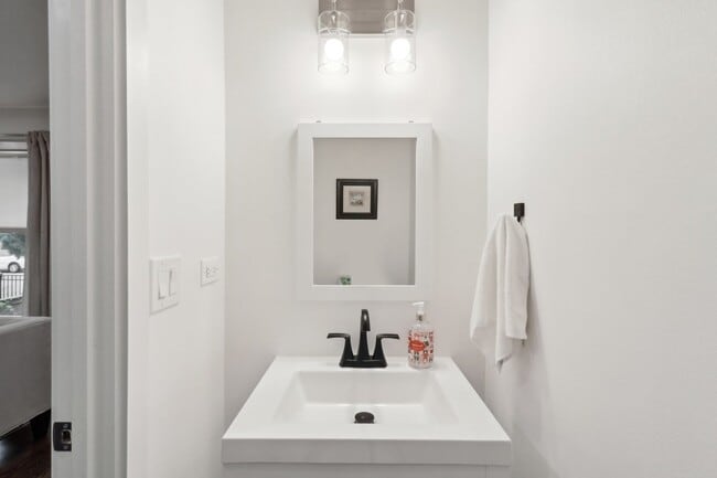 Building Photo - 3008 N Spaulding Ave