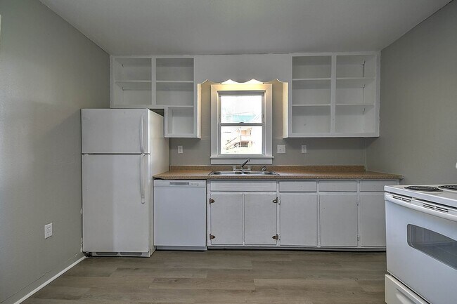 Building Photo - 304 N Hardin St