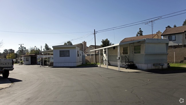 Building Photo - Paradise Travel Trailer Park