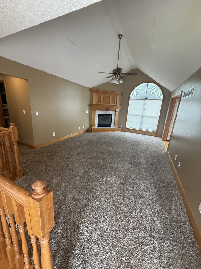 Building Photo - 822 SW Montana Ridge Dr
