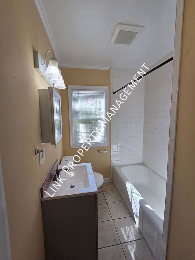 Building Photo - 129 N Moore Rd