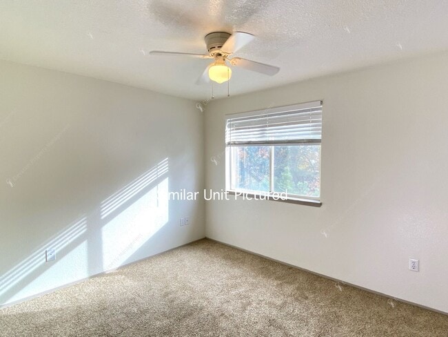 Building Photo - 2769 NE Mesa Ct