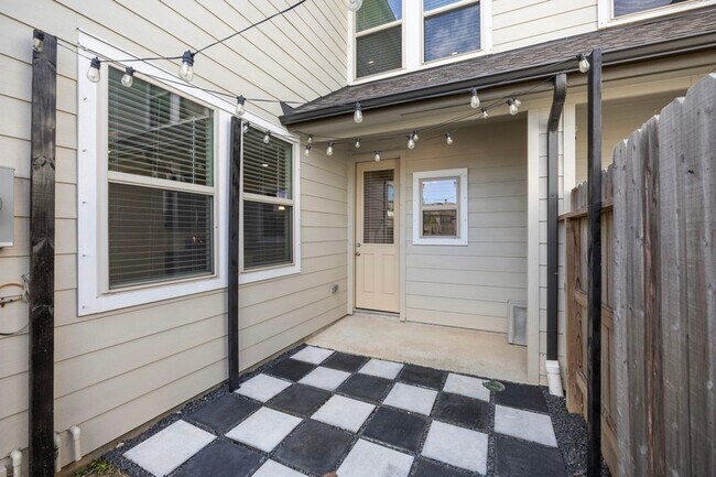 Building Photo - 5617 Evanston Ln