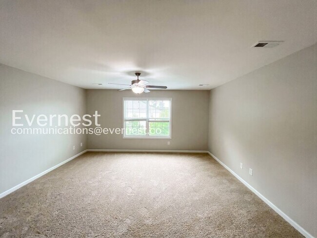Building Photo - Charming Modern Home / 5 beds 3.5 baths / Garage attached / Fenced-Yard / Available now!