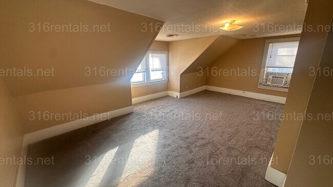 Building Photo - $695 - 2 bed 1 bath - Multi Family Home