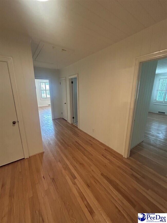 Building Photo - 503 Greenway Dr