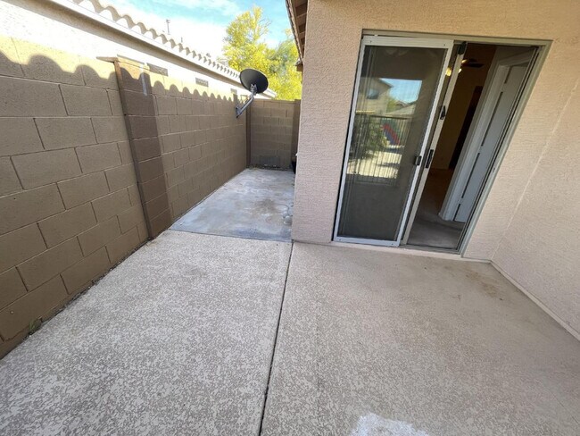 Building Photo - 39974 W Thornberry Ln